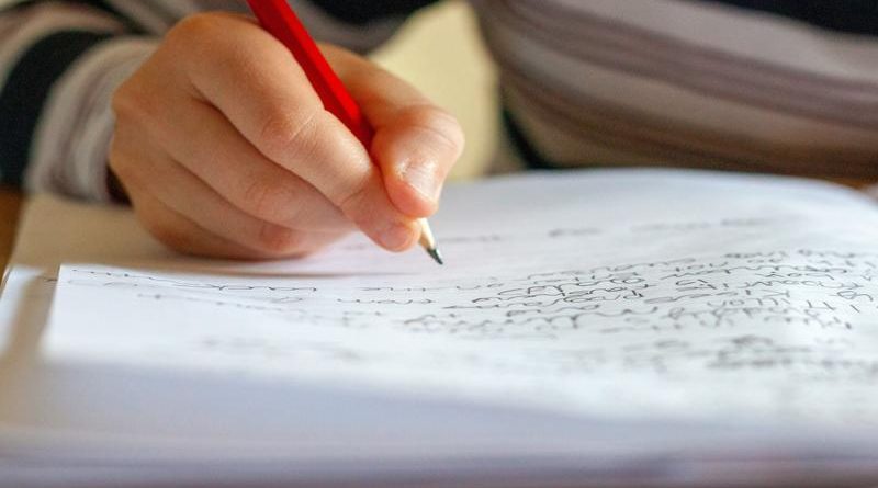 como se escribe hecho o echo